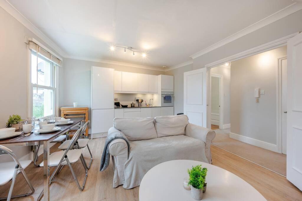 Cosy 2 Bed In Kensington Olympia Lejlighed London Eksteriør billede