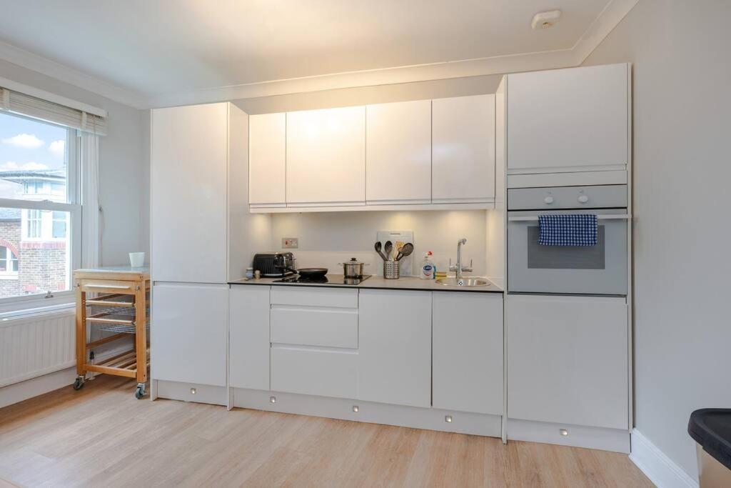 Cosy 2 Bed In Kensington Olympia Lejlighed London Eksteriør billede